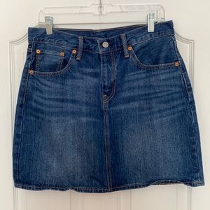 Levi’s shirt denim skirt. Size 30